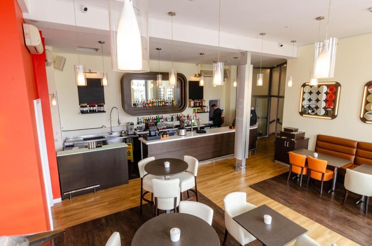 Opul Boutique at Admiral House - דגלאס (האי מאן) - בר