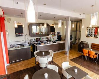 Opul Boutique at Admiral House - דגלאס (האי מאן) - בר