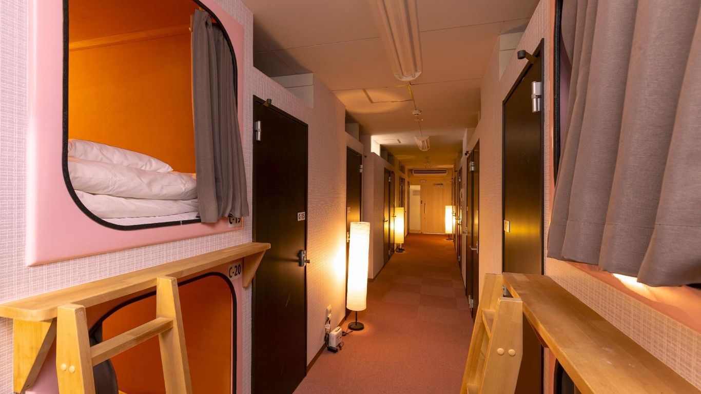 カプセルホテル グロリア