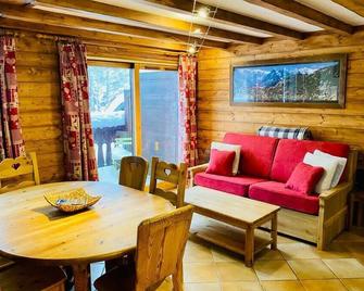 In the Heart of Chamonix duplex view Mont-Blanc - شامونيكس-مون-بلان - غرفة طعام