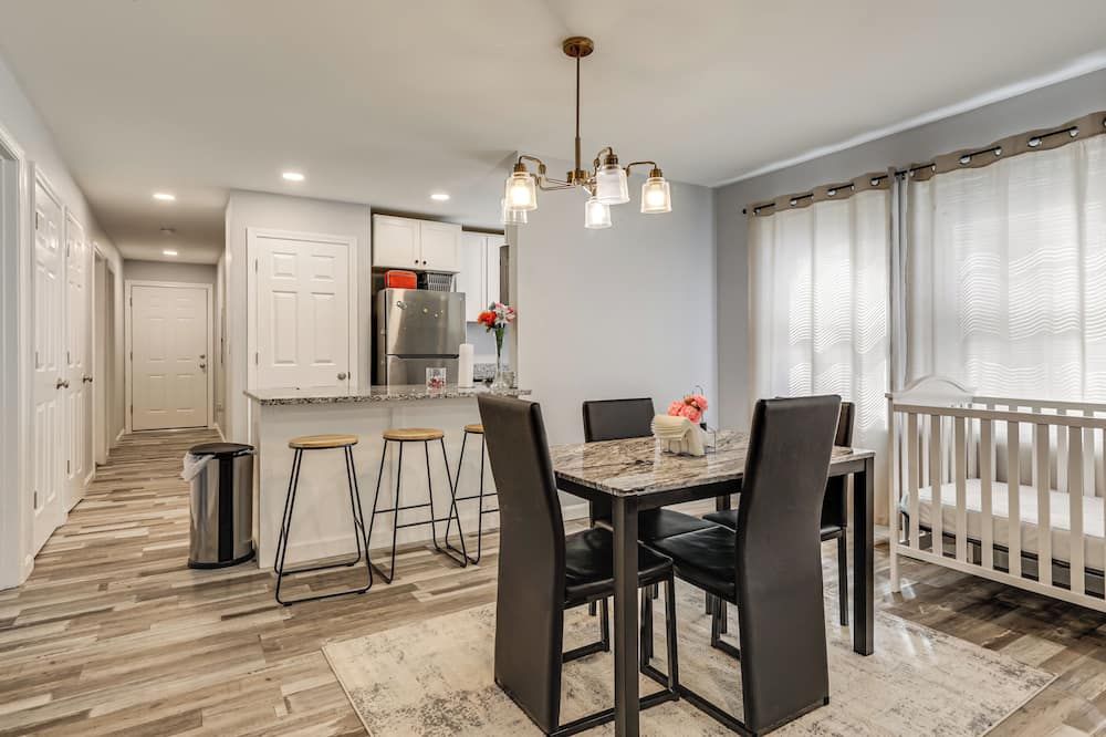 2 Mi to Dtwn Attleboro: Pet-friendly Apt! - Attleboro - Comedor