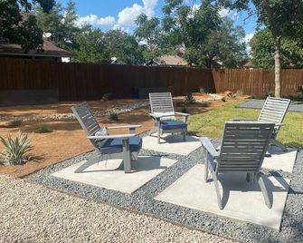 Modern, Pet-Friendly, Amazing backyard home in peaceful neighborhood. - Cedar Park - Innenhof