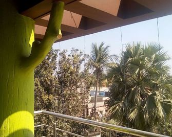 Home Stay World - Shānti Niketan - Balcony