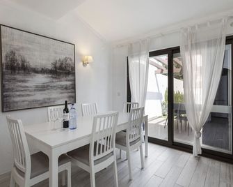 Vilamoura House Garden by Hopstays - Vista Marina - Quarteira - Salle à manger