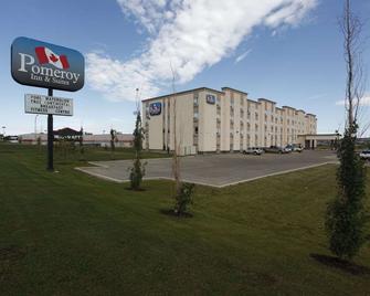 Pomeroy Inn and Suites Dawson Creek - Dawson Creek - Building