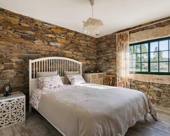 Cosy Chalet In Corte, Private Pool And Fireplace - Tondela - Bedroom