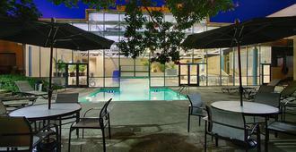 Holiday Inn Knoxville West- Cedar Bluff Rd - Knoxville - Bể bơi