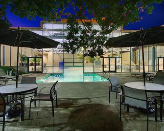Holiday Inn Knoxville-West, I-40 & I-75, An IHG Hotel - Knoxville - Piscina