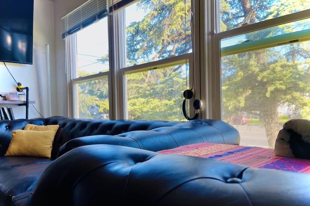 Beautiful Historical Los Feliz- walking distance to so much! - לוס אנג'לס - סלון