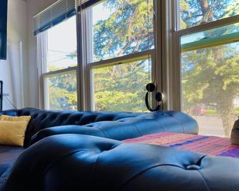 Beautiful Historical Los Feliz- walking distance to so much! - Los Ángeles - Sala de estar