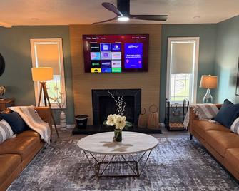 Sunrise Experience w/King Size Bed & Pet Friendly - Roswell
