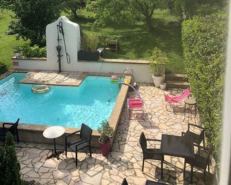 Les Colonnes De Chanteloup - Amboise - Pool