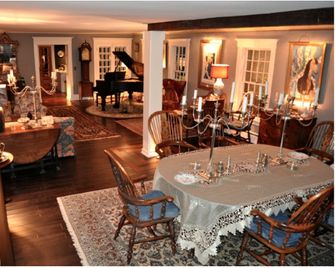 Luxurious Reading Farms Estate sleeps 46 - Reading