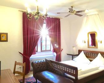 Hotel Vier Jahreszeiten - Volkach - Slaapkamer
