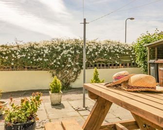 Shipwreck Cottage - Millom - Patio