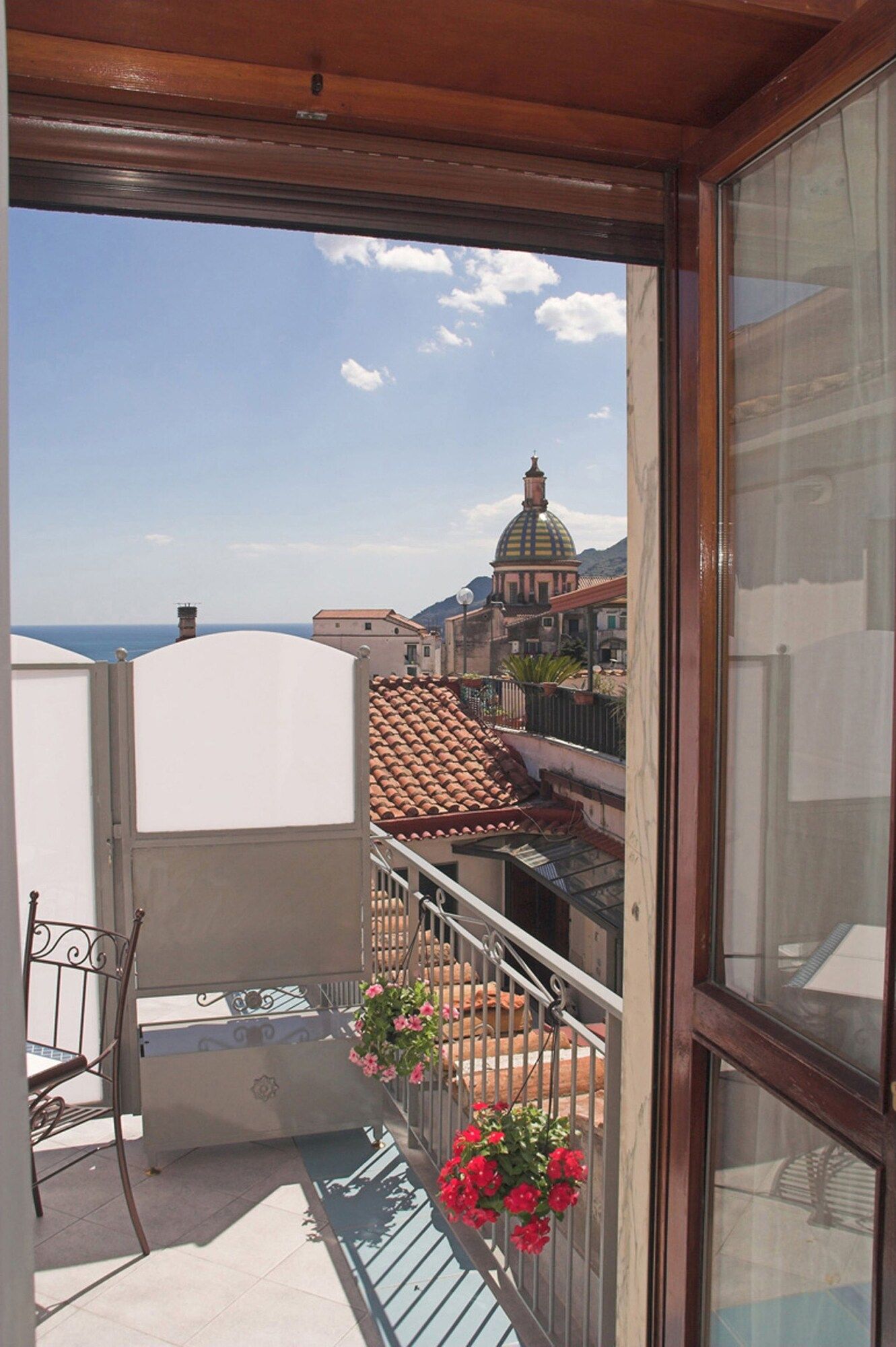 إليسا بد آند بريكفاست