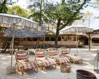 Private Beachfront Home in Gili with the Best Snorkeling Spot at Your Doorstep - Gili Trawangan - Patio