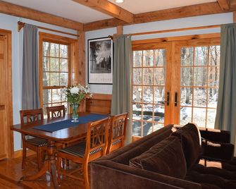 Tucked Away in a Private Wooded Setting - East Falmouth - Dining room
