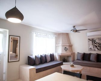 Porto Koundouros Beach And Villas - Pisses - Wohnzimmer