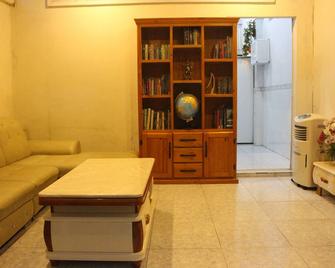 Johnny homestay, bed and breakfast, smarthome, quiet, amenities - Ciudad Ho Chi Minh - Sala de estar