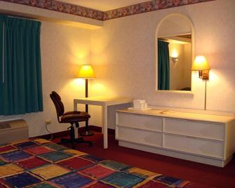 O'Hare Inn and Suites - Schiller Park - Schlafzimmer