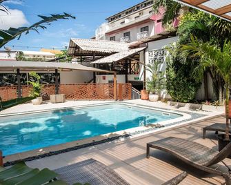 Ibis Styles Cayenne Centre Amazonia - Cayenne - Pool
