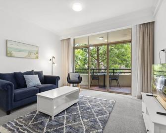 Chic Urban Escape in Vibrant Camperdown - 시드니 - 거실