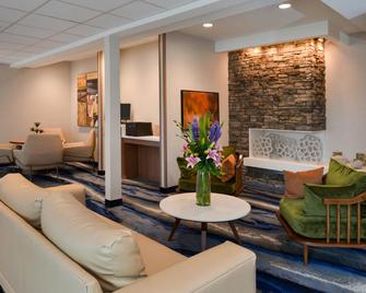 Fairfield Inn & Suites by Marriott Arlington Six Flags - Arlington - Living room