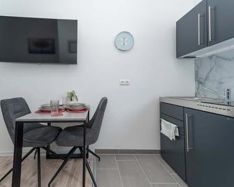 Lit Living: Luxus | Box Spring | Kitchen | Parking - Altenstadt (Hessen) - Dining room
