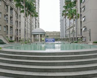 Restful And Cozy Studio Grand Palace Kemayoran Apartment - Yakarta - Piscina