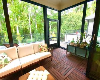 City Gem Nestled In The Woods - Raleigh - Sala de estar