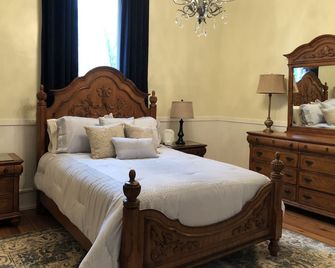 Liberty Farm - Historic farm house w/pool; sleeps 7 - Thompson's Station - Camera da letto
