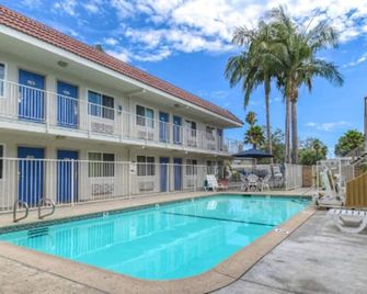Motel 6 Costa Mesa - Costa Mesa - Piscina