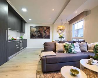 Apartamentos4U Tudela Plaza Parking Incluido - تطيلة - غرفة معيشة