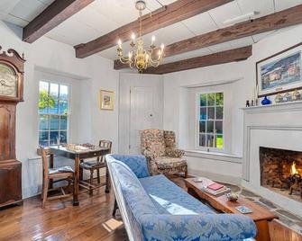 Waterfront Guest House Bed & Breakfast on the Delaware River in Bucks County - Upper Black Eddy - Sala de estar