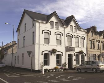 Seaview House Bed and Breakfast - Larne - Building