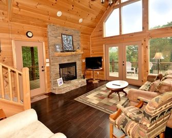 Large Deck & Mountain Views! Starlink Wi-Fi & Discounts! - Murphy - Salon