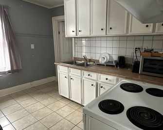 2 Bedroom Cozy Accommodation - Windsor - Küche