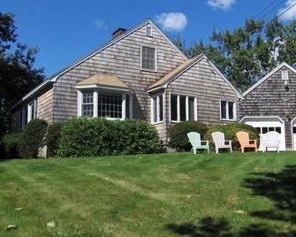 Goose Rocks Beach- Walk to Beach 3 BR/ 2 Bath - 2025 Dates available 3/1/25 - Kennebunkport - Building