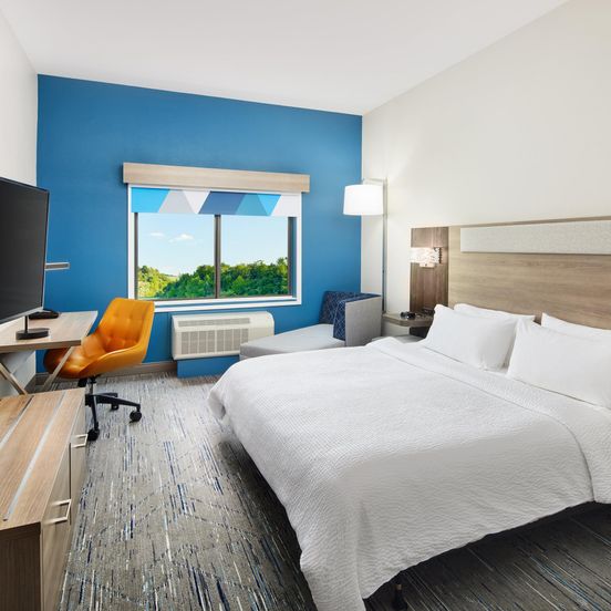 Bedroom view of Holiday Inn Express & Suites Wheeling
