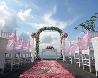 Maxonehotels At Bukit Jimbaran - Νότια Κούτα - Πισίνα
