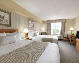 Days Inn by Wyndham Orillia - Оріллія - Спальня