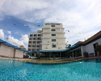 آر 2 زليبينج بوتيك هوتل - بوريرام - حوض السباحة