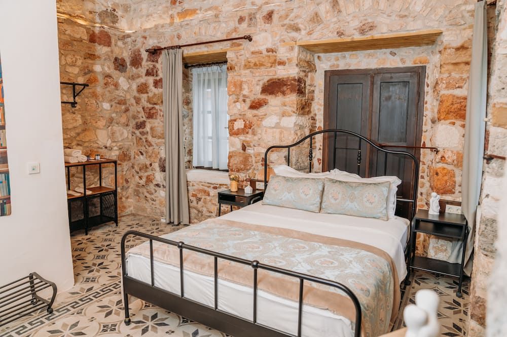 Nill's Stone House otel - Ildir