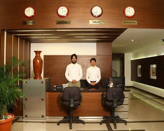 Srinivas Saffron Hotel - Mangalore - Vestíbul