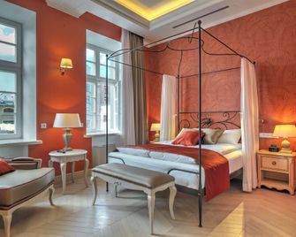 Relais Le Chevalier - Riika - Makuuhuone