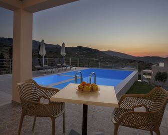 Blue Hills Villas by Estia - Heraclión - Piscina