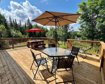 Le 1717-Lakeside cottage-Heart of the Laurentians - Sainte-Lucie-des-Laurentides - Balcón