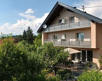 Familienzimmer - Gästehaus Wulz-lesjak - Drobollach Am Faakersee - Building
