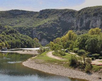 Secluded Stone Villa Retreat - Saint-Bonnet-le-Froid